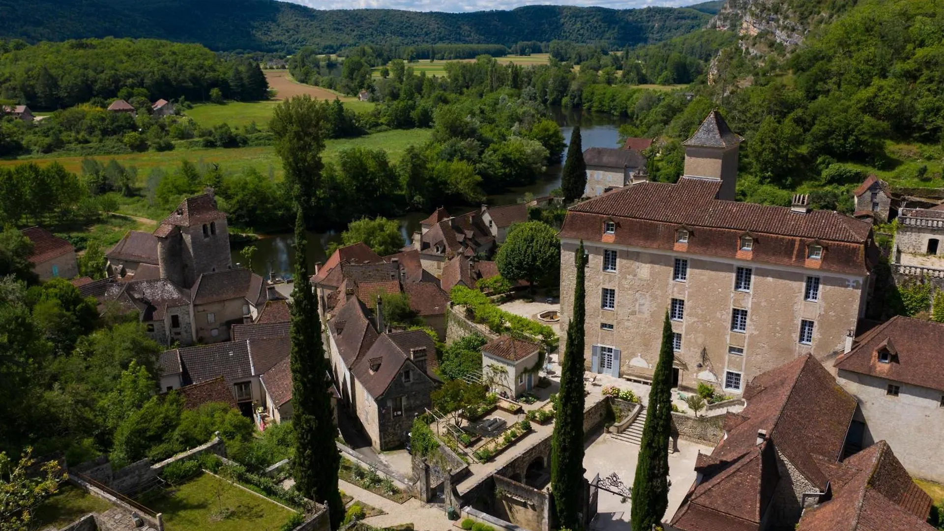 Chateau De Larnagol