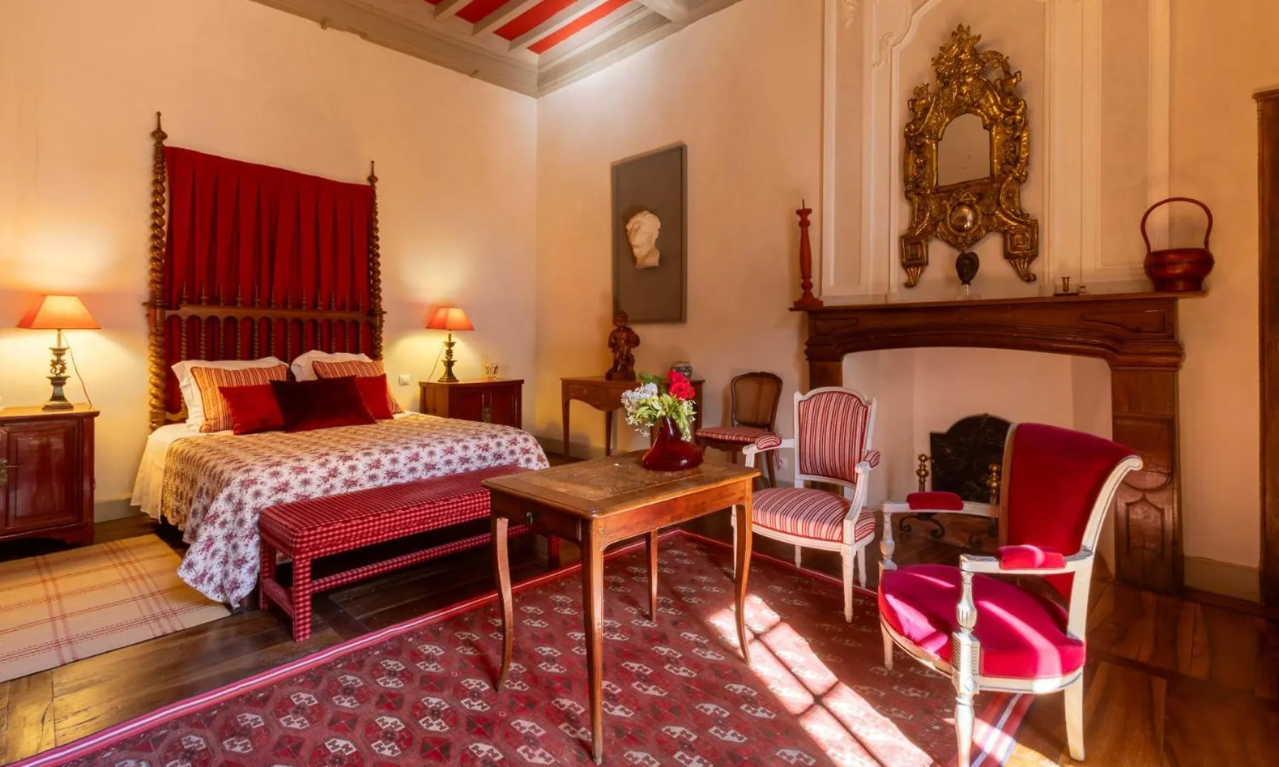 Chateau De Larnagol 0*,